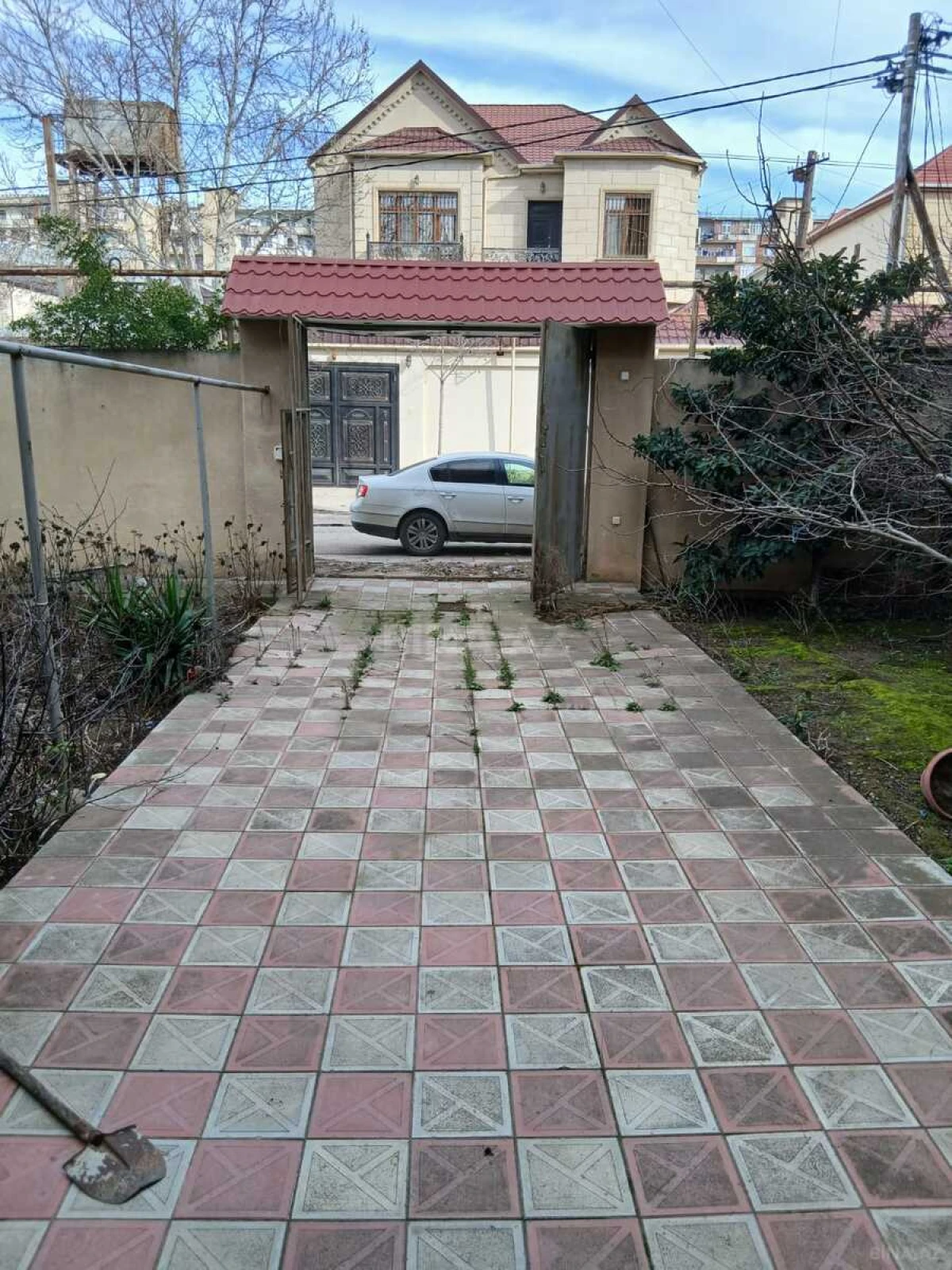 Satılır 6 otaqlı həyət evi 300 m²