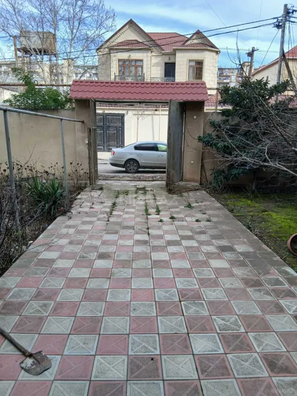 Satılır 6 otaqlı həyət evi 300 m²
