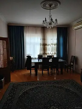 Satılır 6 otaqlı həyət evi 300 m²