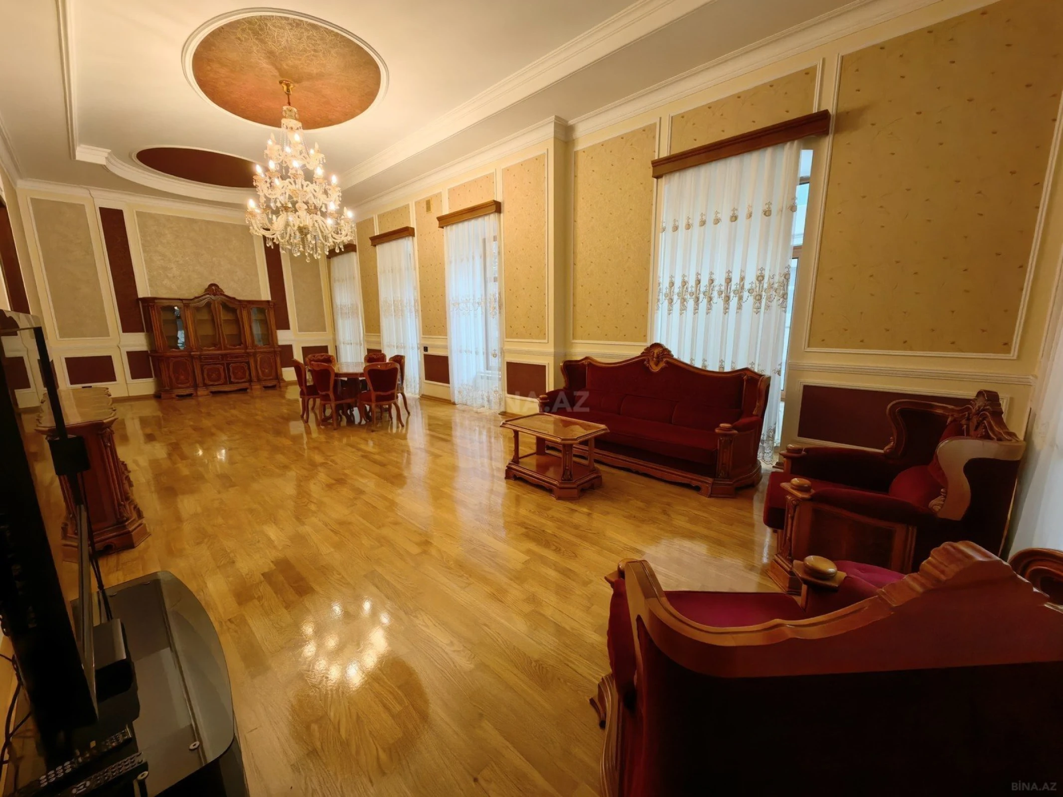 Satılır 5 otaqlı mənzil 278 m²