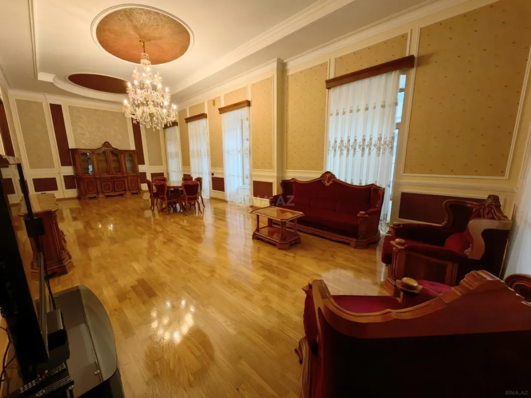 Satılır 5 otaqlı mənzil 278 m²