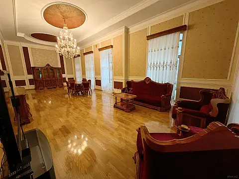 Satılır 5 otaqlı mənzil 278 m²