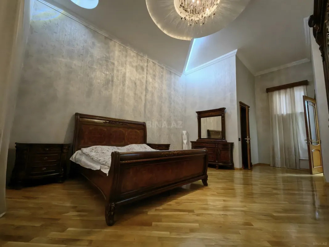 Satılır 5 otaqlı mənzil 278 m²