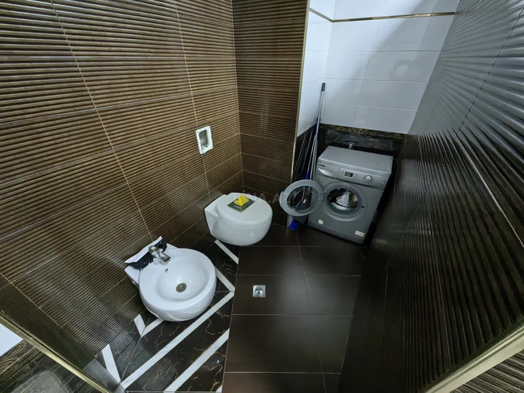 Satılır 5 otaqlı mənzil 278 m²