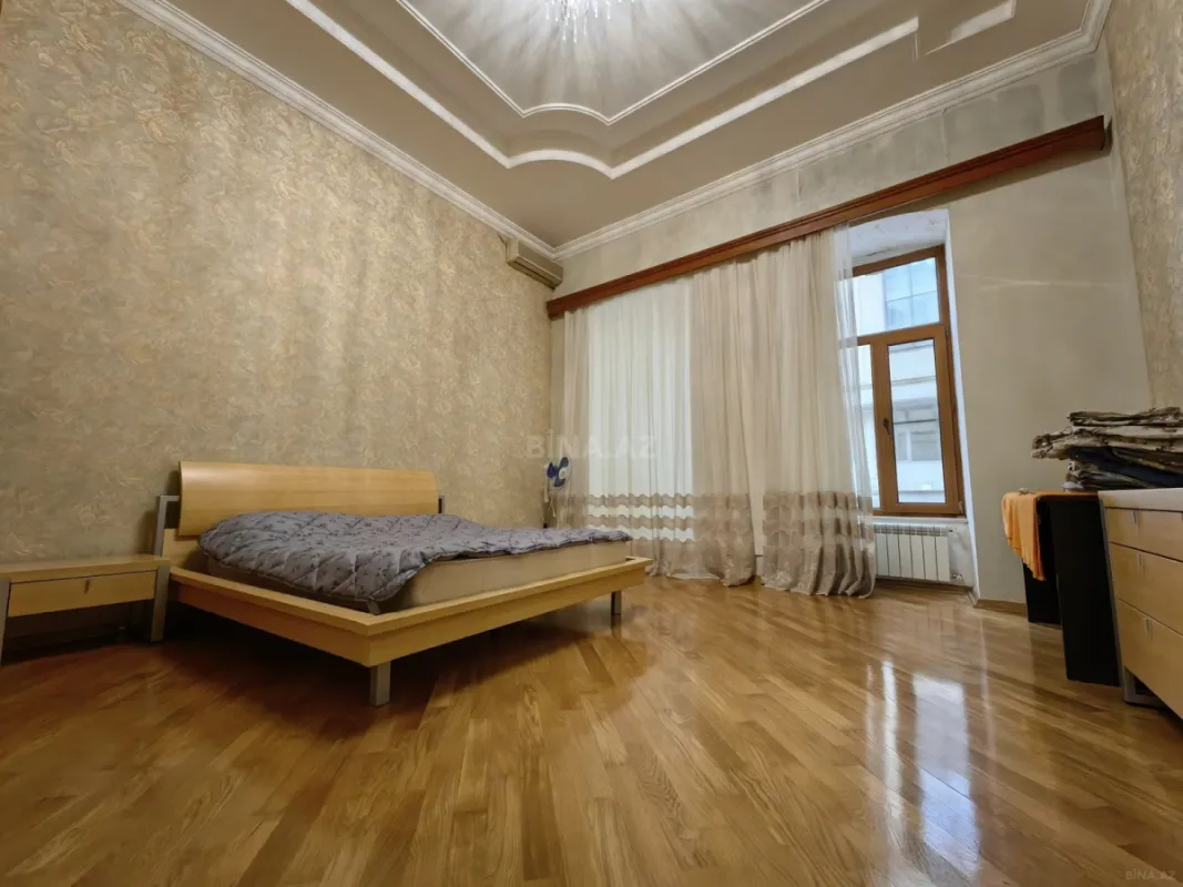 Satılır 5 otaqlı mənzil 278 m²