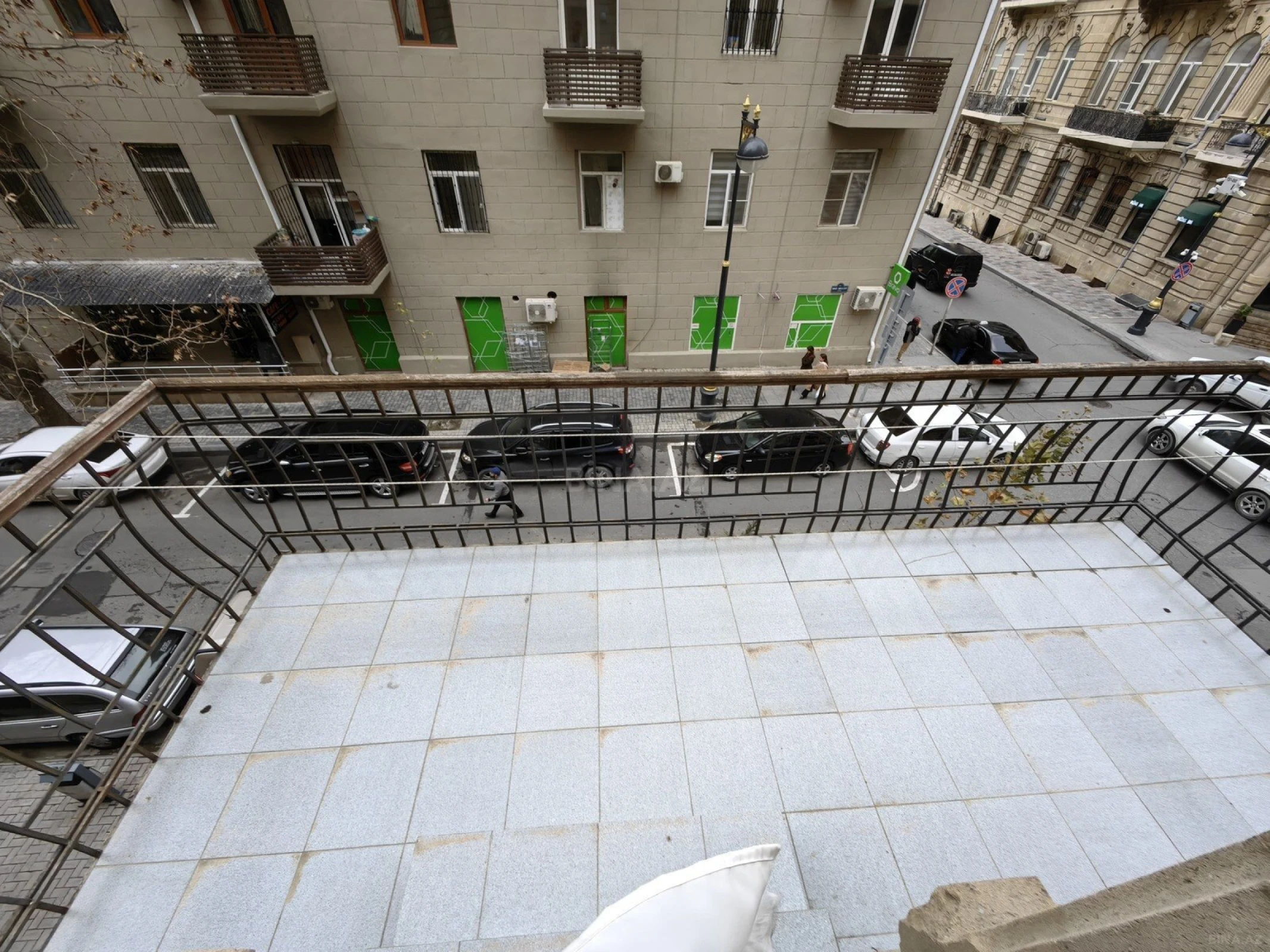 Satılır 5 otaqlı mənzil 278 m²