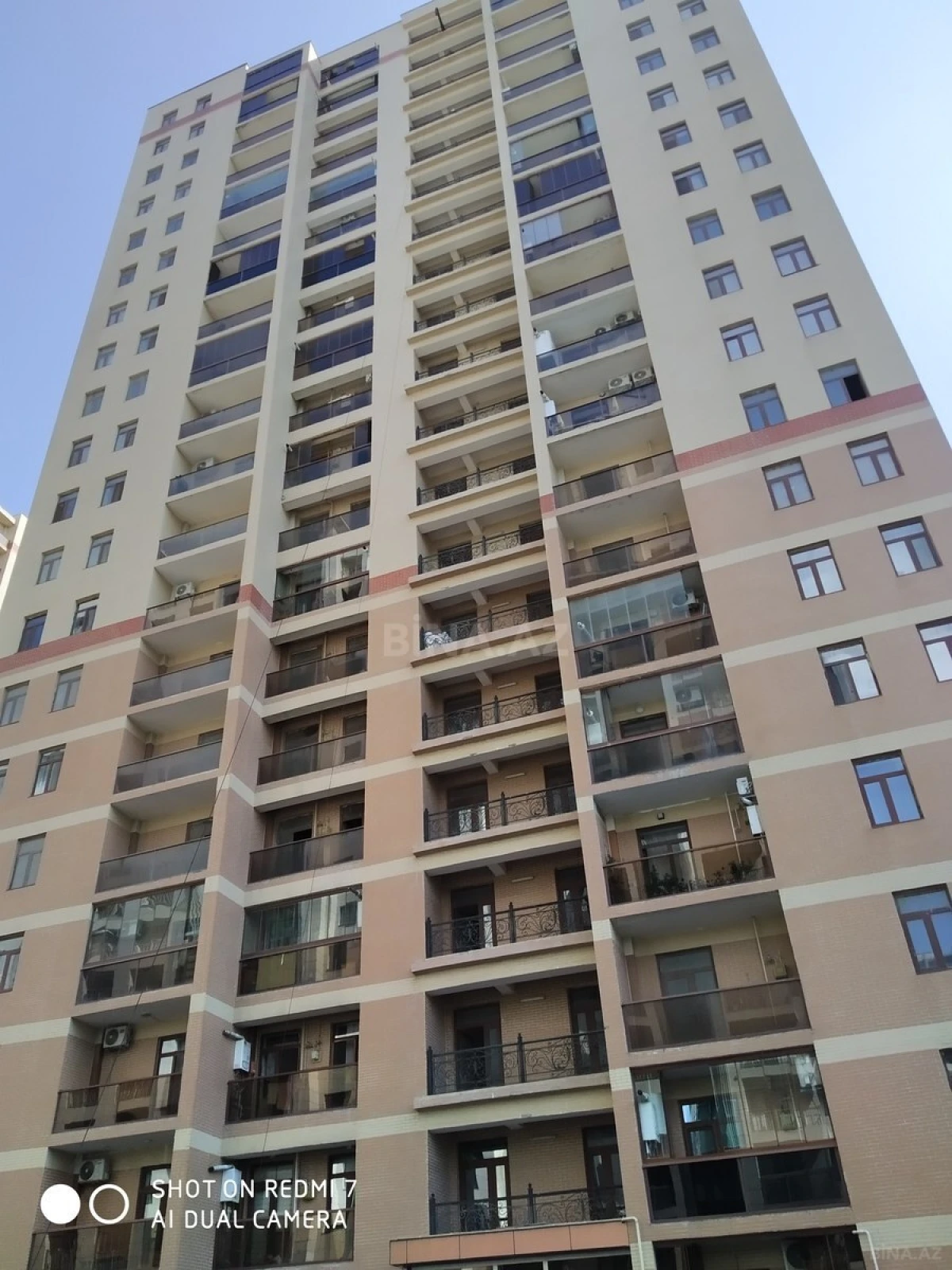 Satılır 4 otaqlı mənzil 272 m²