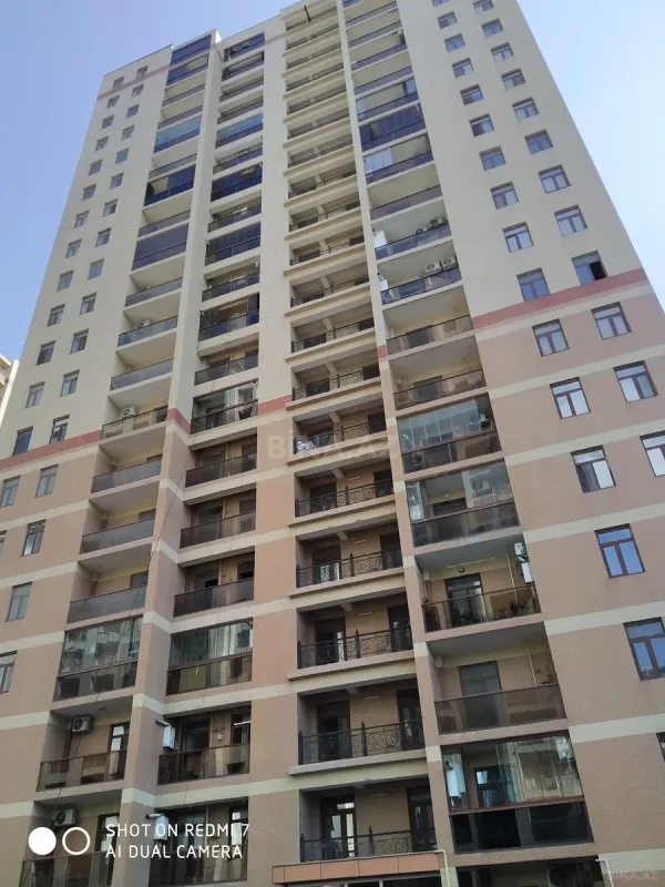 Satılır 4 otaqlı mənzil 272 m²