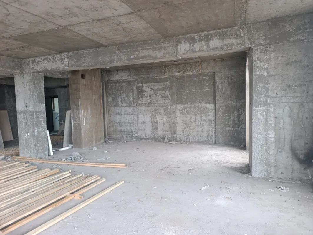 Satılır 4 otaqlı mənzil 272 m²