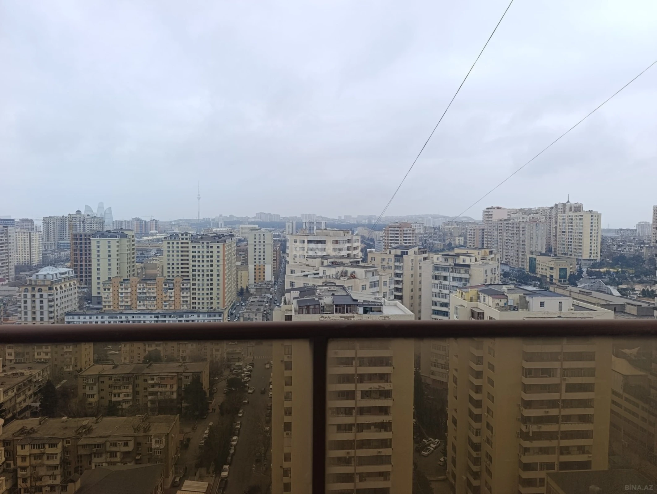 Satılır 4 otaqlı mənzil 272 m²