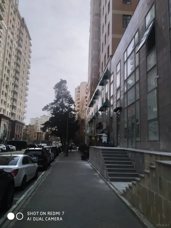 Satılır 4 otaqlı mənzil 272 m²