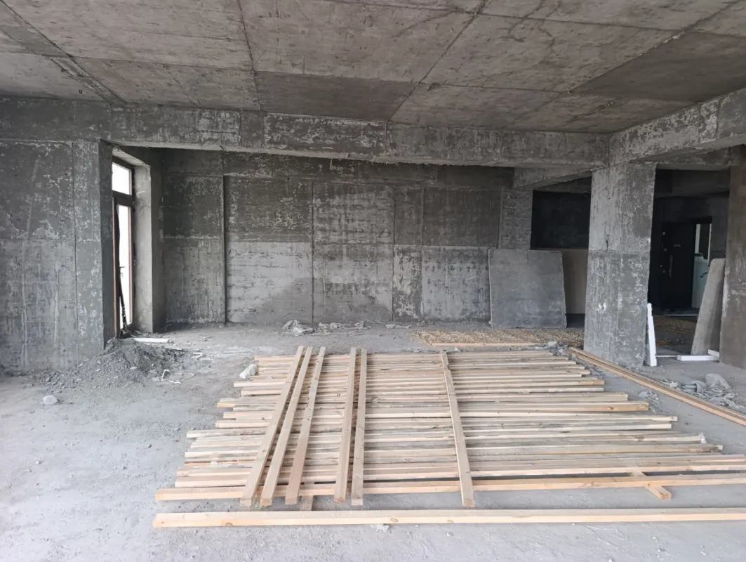 Satılır 4 otaqlı mənzil 272 m²
