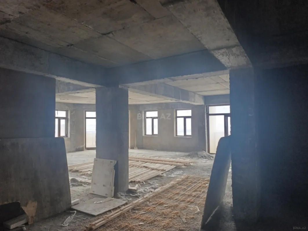 Satılır 4 otaqlı mənzil 272 m²