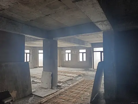 Satılır 4 otaqlı mənzil 272 m²