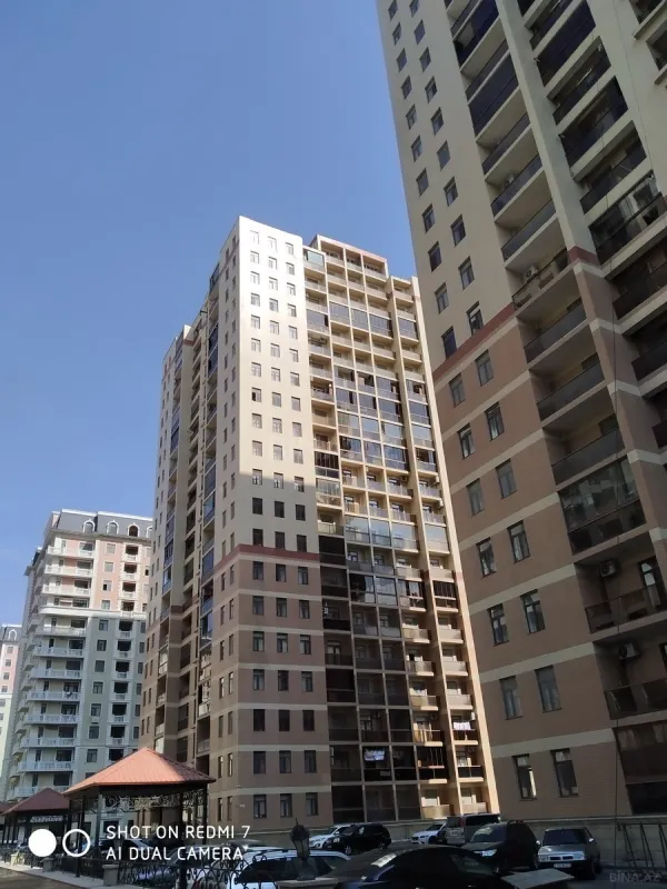 Satılır 4 otaqlı mənzil 272 m²