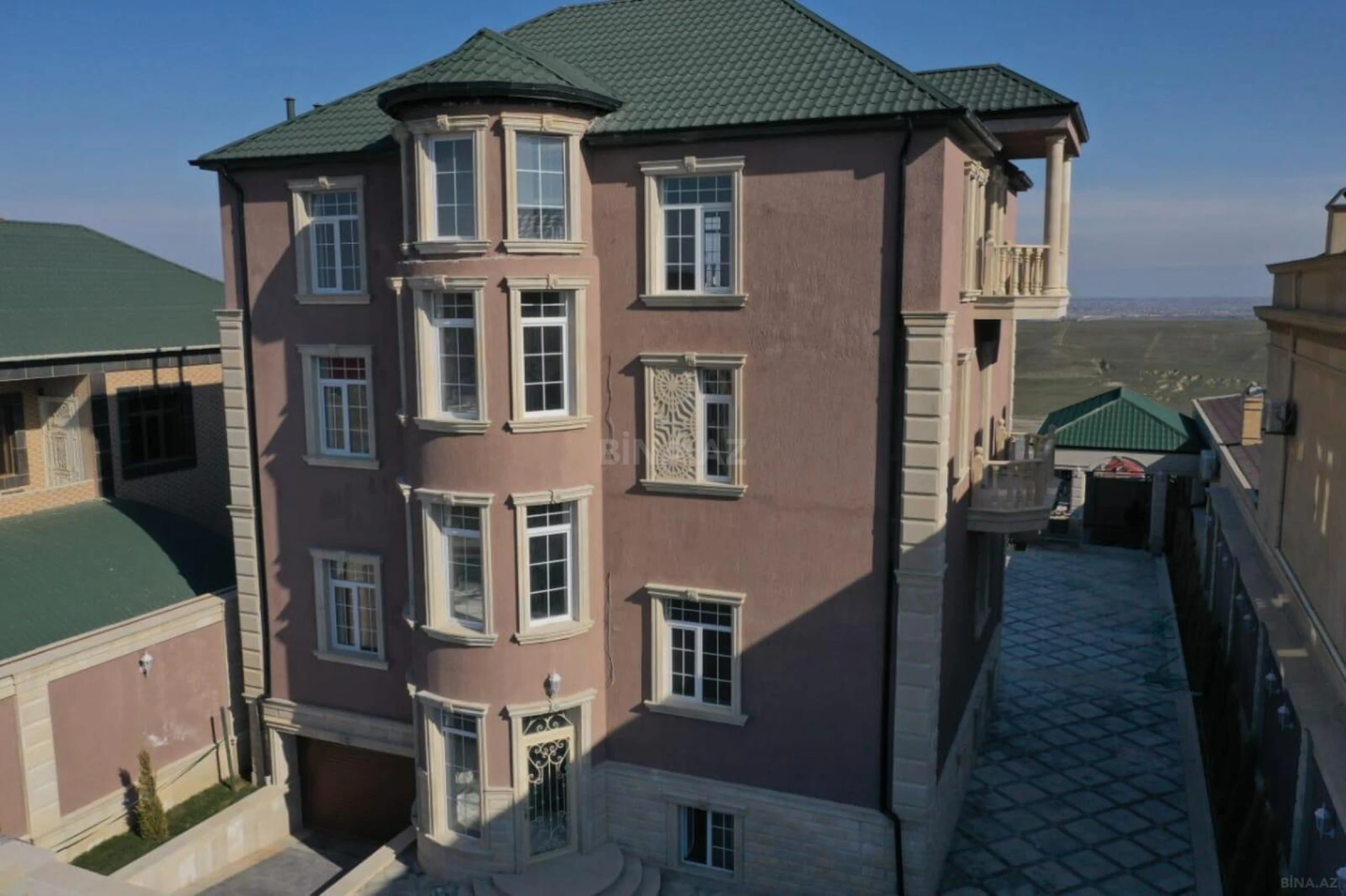Satılır 10 otaqlı həyət evi 203 m²