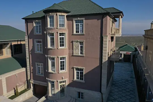 Satılır 10 otaqlı həyət evi 203 m²