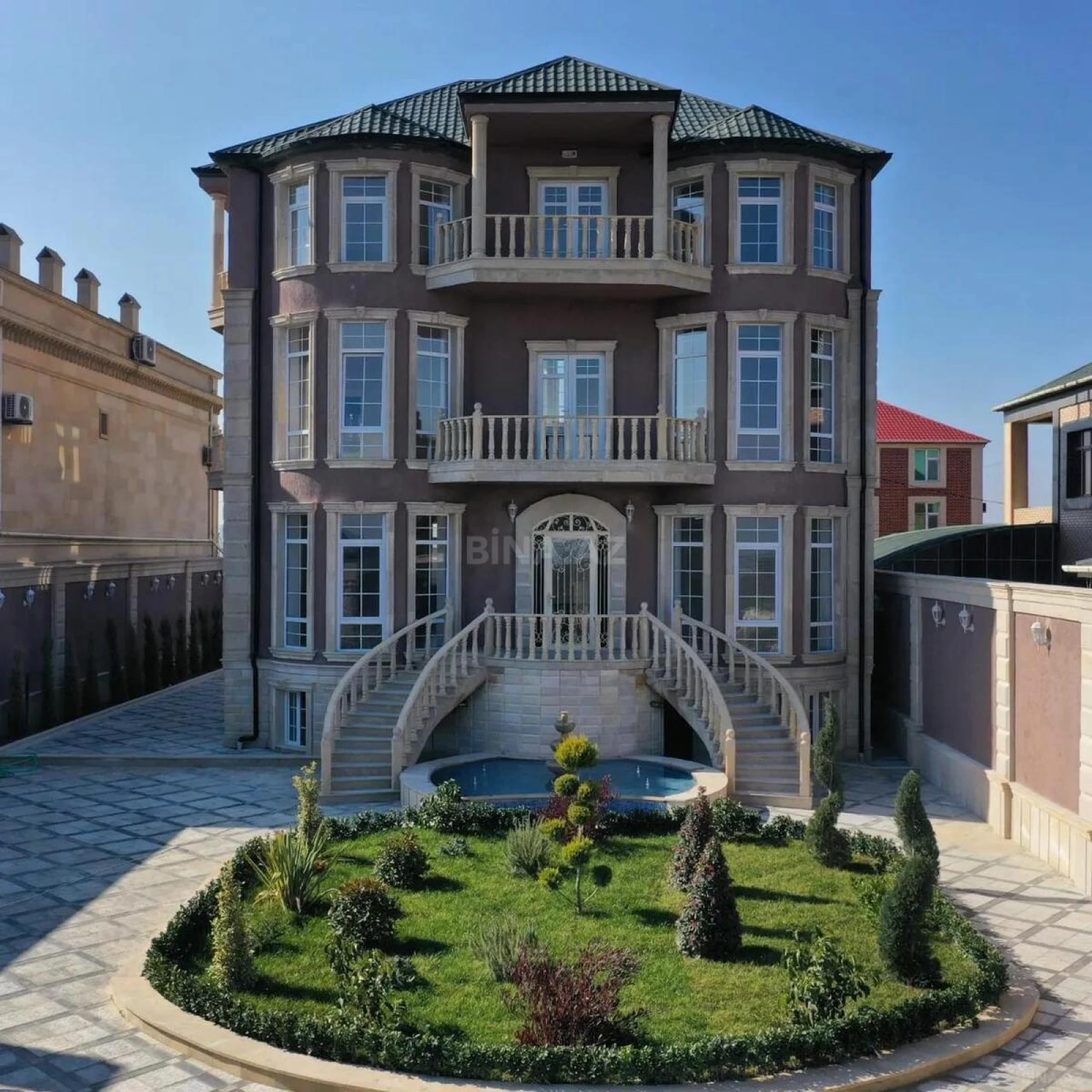 Satılır 10 otaqlı həyət evi 203 m²