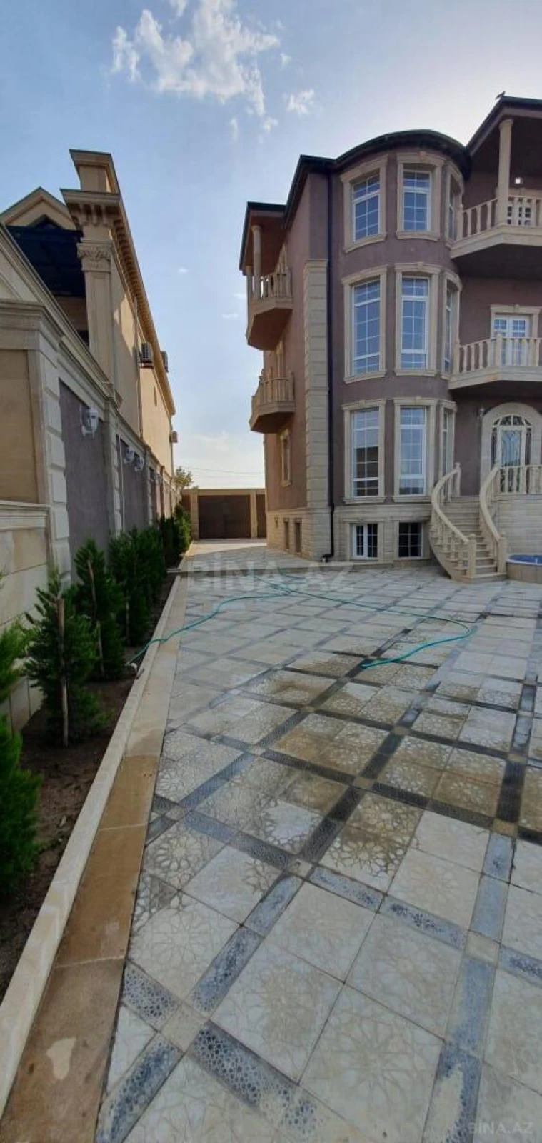 Satılır 10 otaqlı həyət evi 203 m²