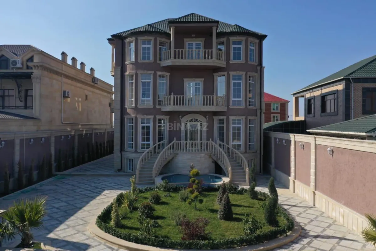 Satılır 10 otaqlı həyət evi 203 m²