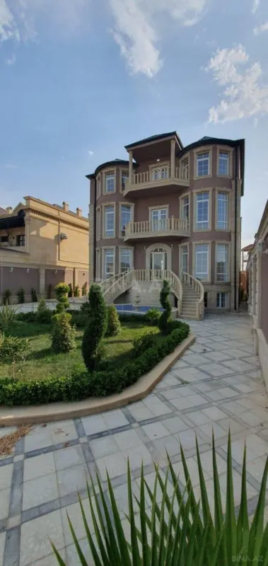 Satılır 10 otaqlı həyət evi 203 m²