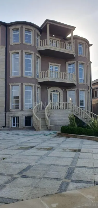 Satılır 10 otaqlı həyət evi 203 m²