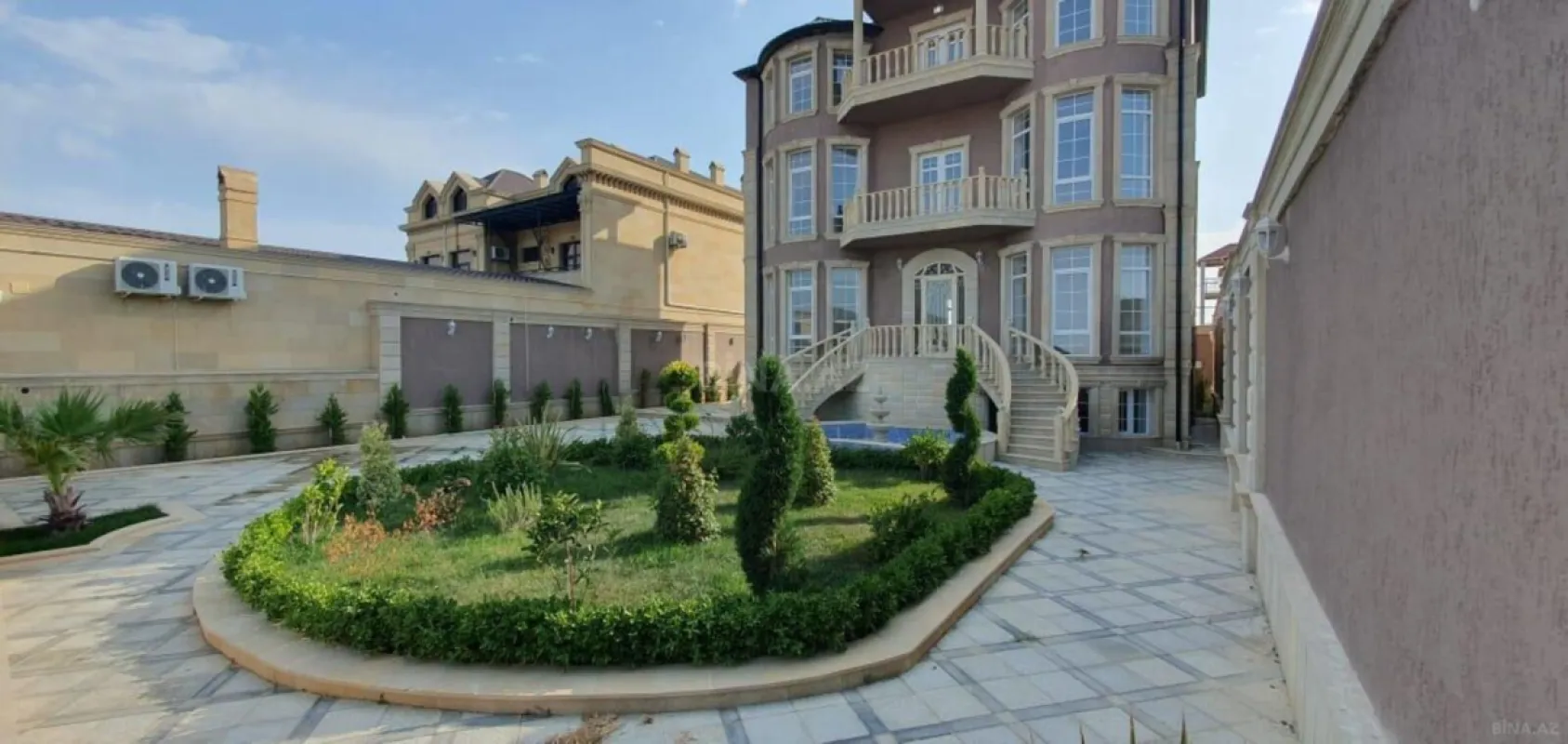 Satılır 10 otaqlı həyət evi 203 m²