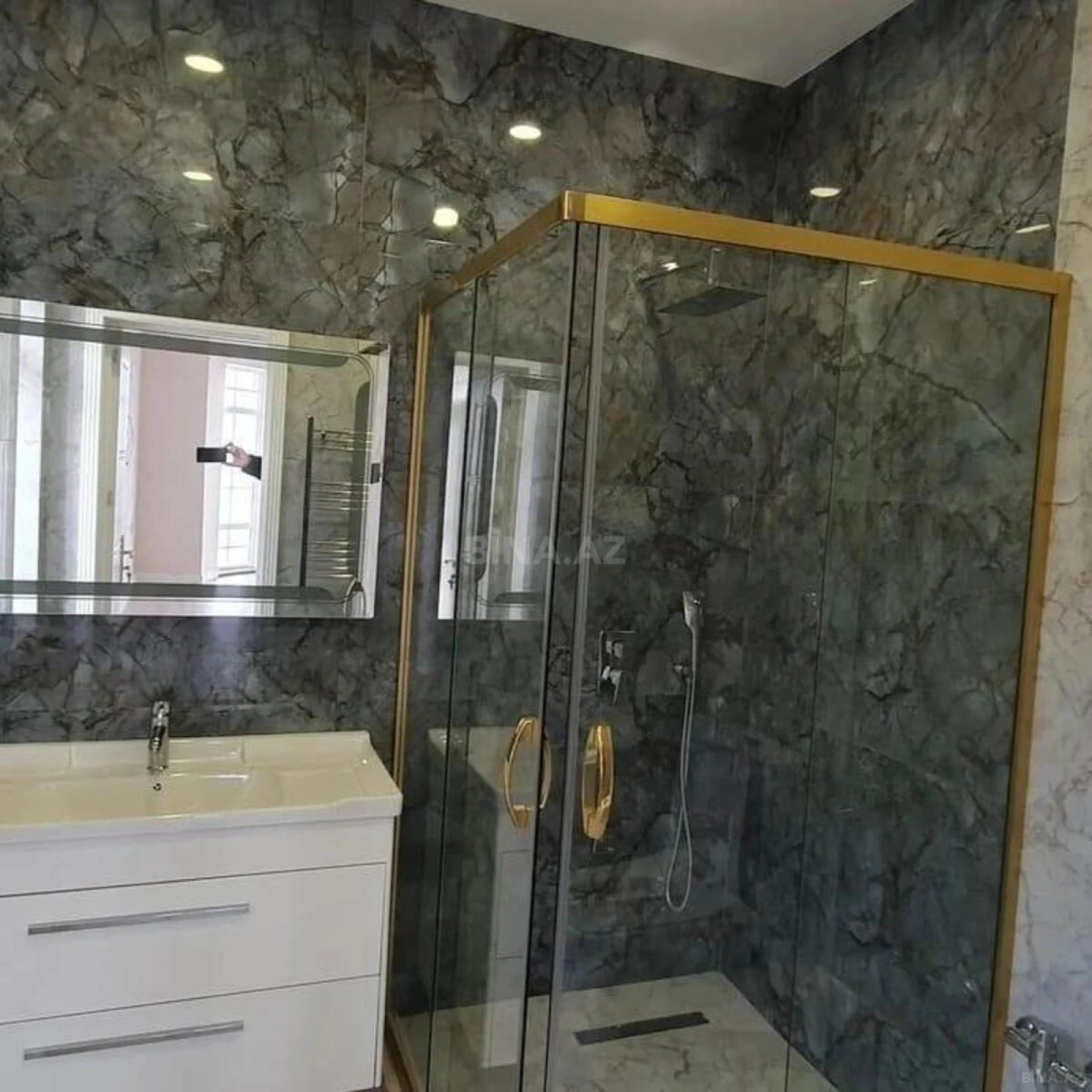 Satılır 10 otaqlı həyət evi 203 m²