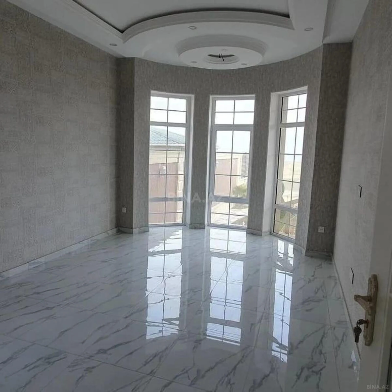 Satılır 10 otaqlı həyət evi 203 m²