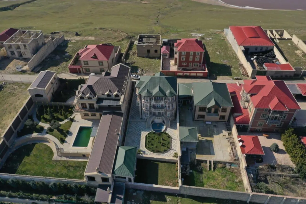 Satılır 10 otaqlı həyət evi 203 m²