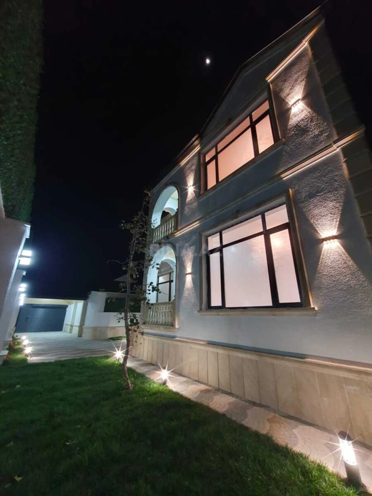 Satılır 6 otaqlı həyət evi 250 m²
