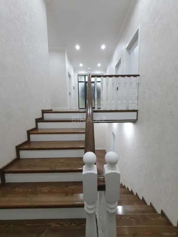 Satılır 6 otaqlı həyət evi 250 m²