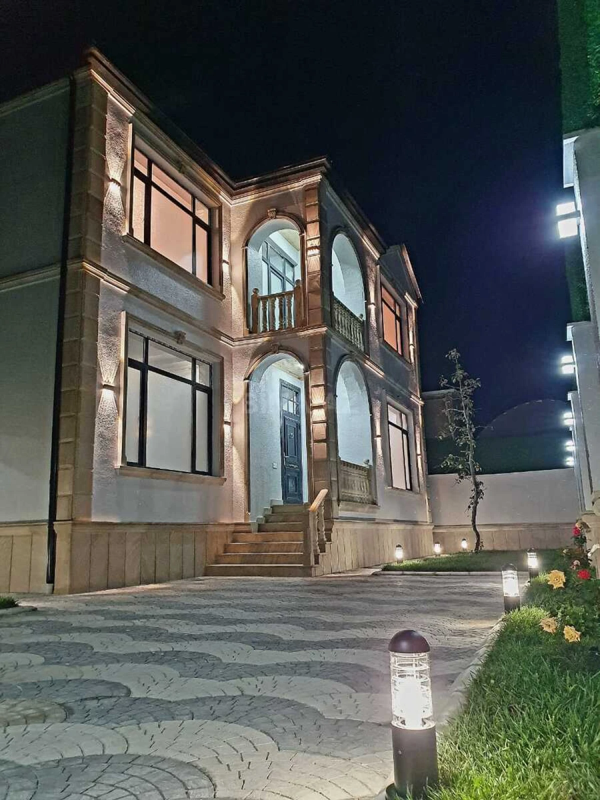 Satılır 6 otaqlı həyət evi 250 m²