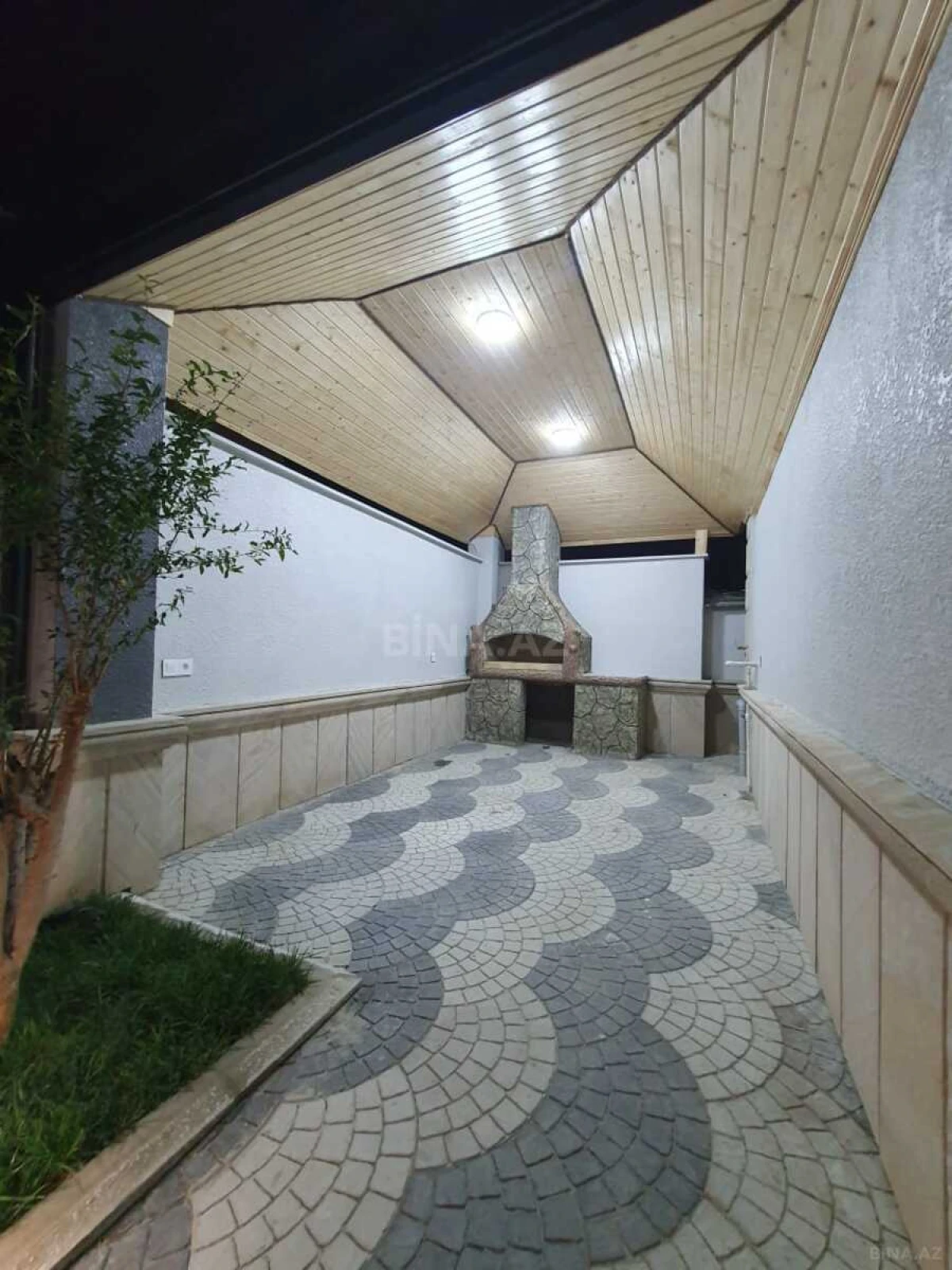Satılır 6 otaqlı həyət evi 250 m²