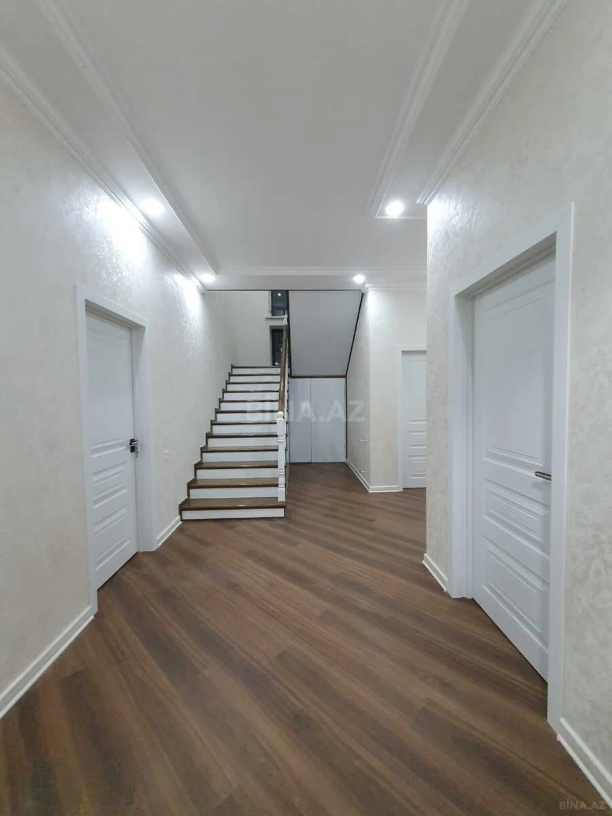Satılır 6 otaqlı həyət evi 250 m²