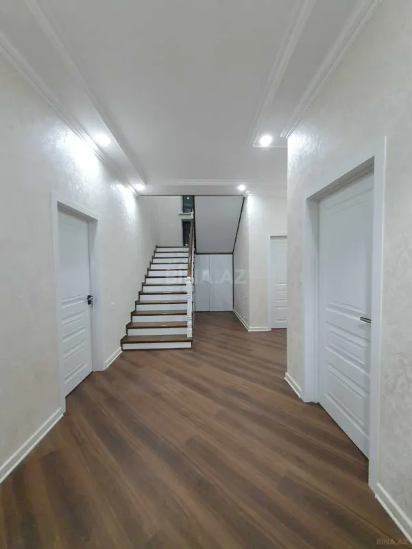 Satılır 6 otaqlı həyət evi 250 m²