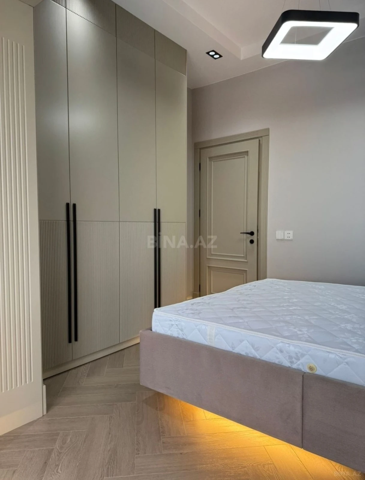 Satılır 2 otaqlı mənzil 68 m²