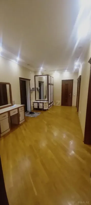 Kirayə verilir 3 otaqlı mənzil 132 m²