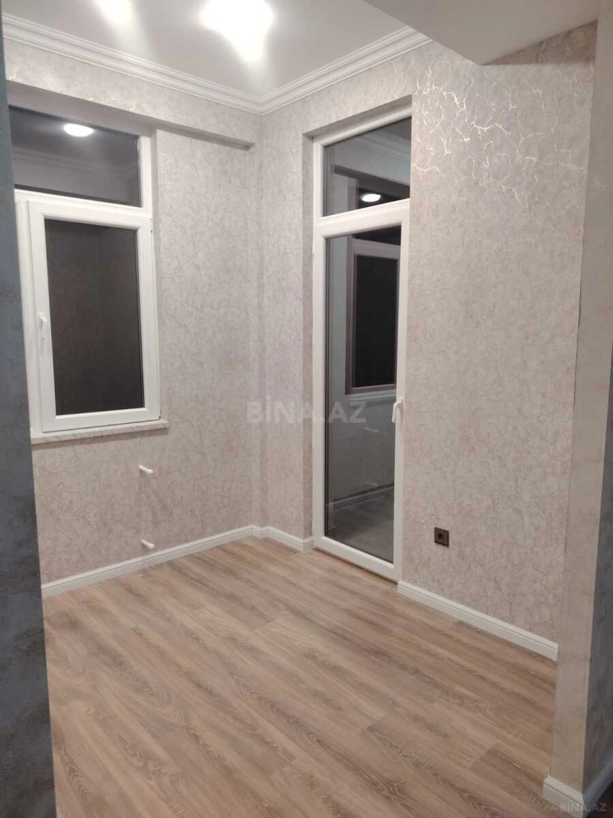 Satılır 2 otaqlı mənzil 83 m²
