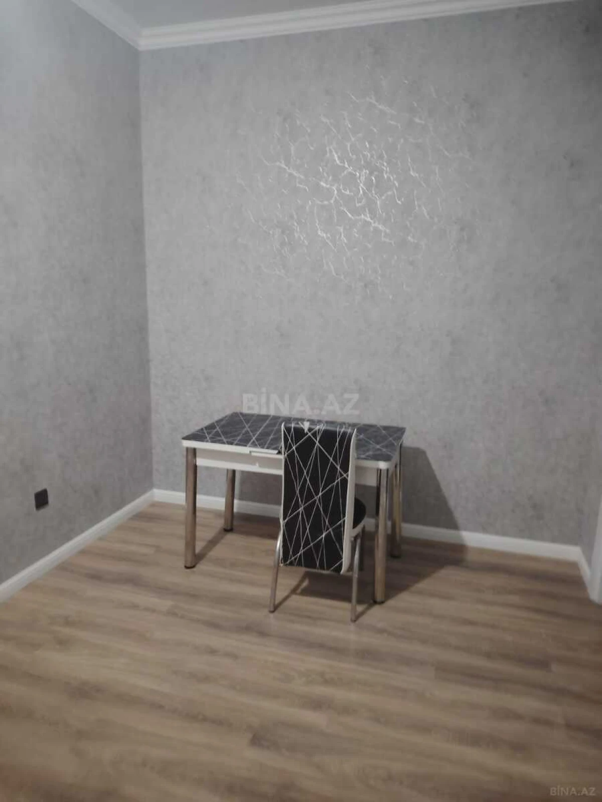 Satılır 2 otaqlı mənzil 83 m²