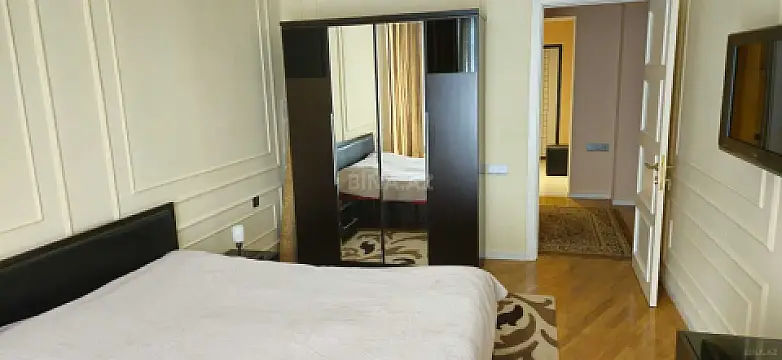 Kirayə verilir 2 otaqlı mənzil 100 m²