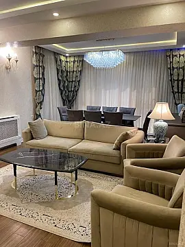Kirayə verilir 4 otaqlı mənzil 181 m²