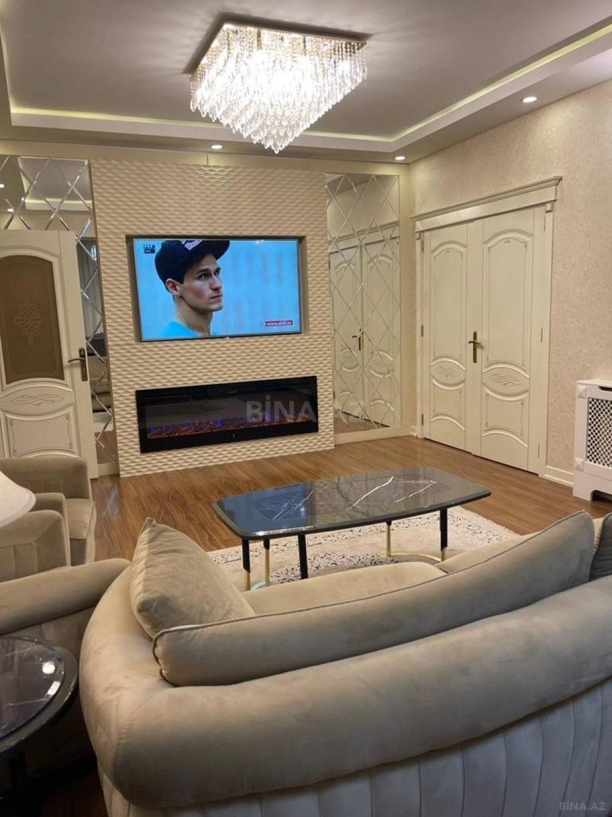 Kirayə verilir 4 otaqlı mənzil 181 m²