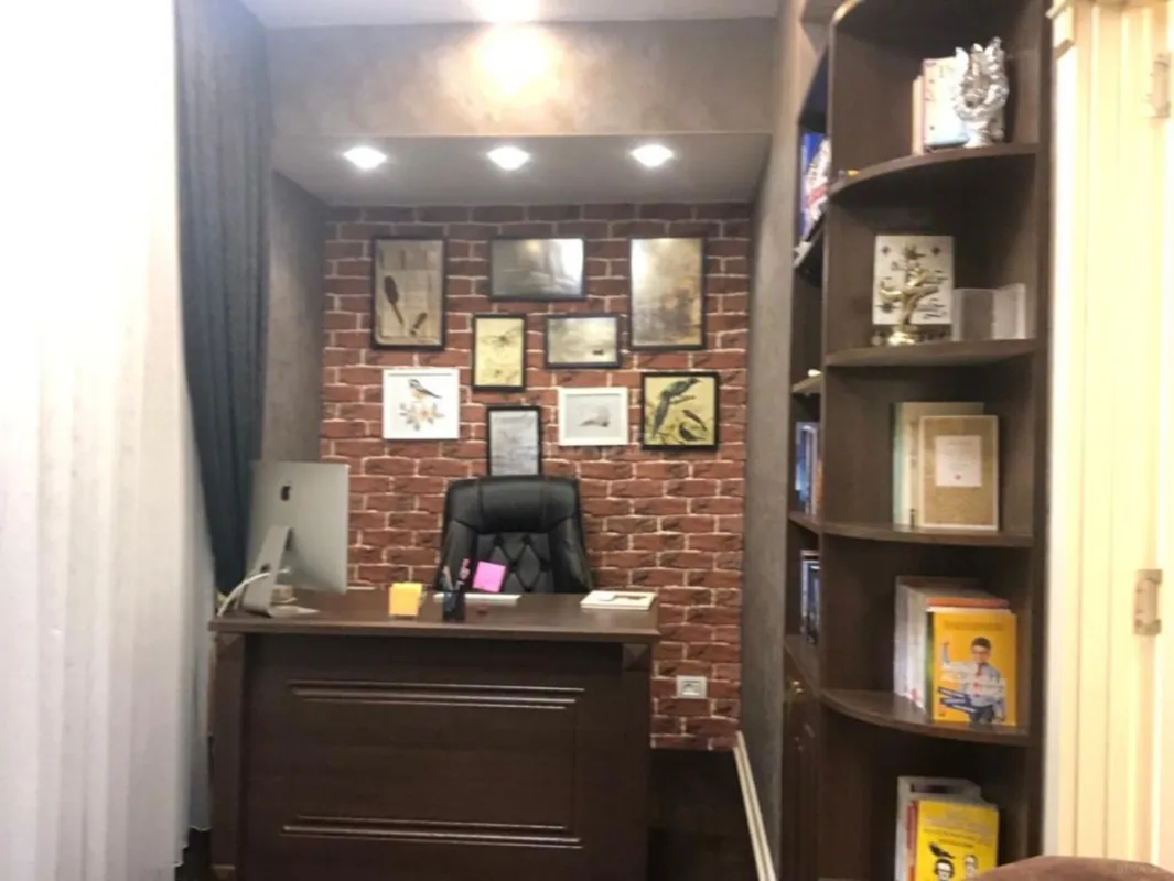 Kirayə verilir 4 otaqlı mənzil 181 m²