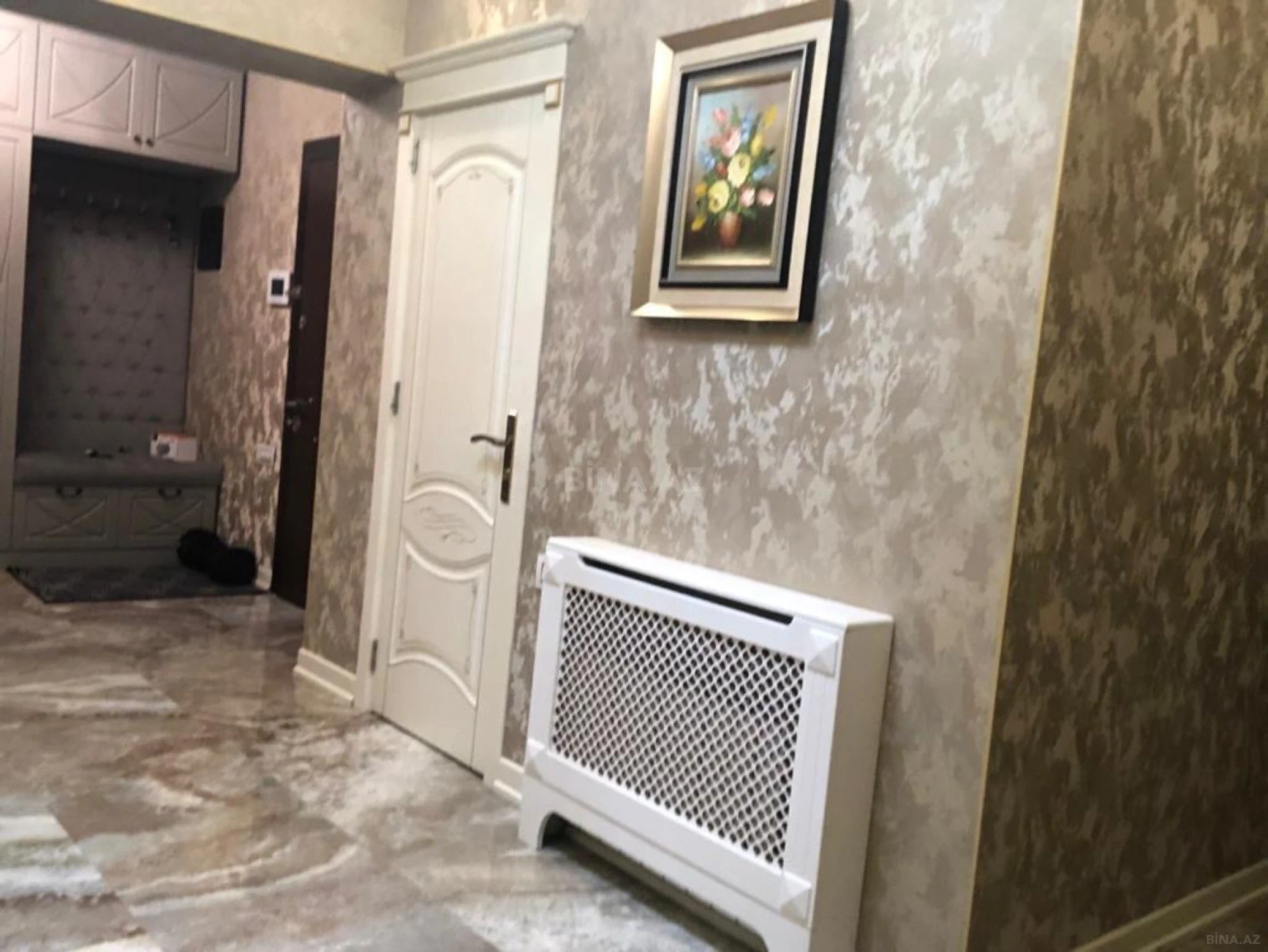 Kirayə verilir 4 otaqlı mənzil 181 m²