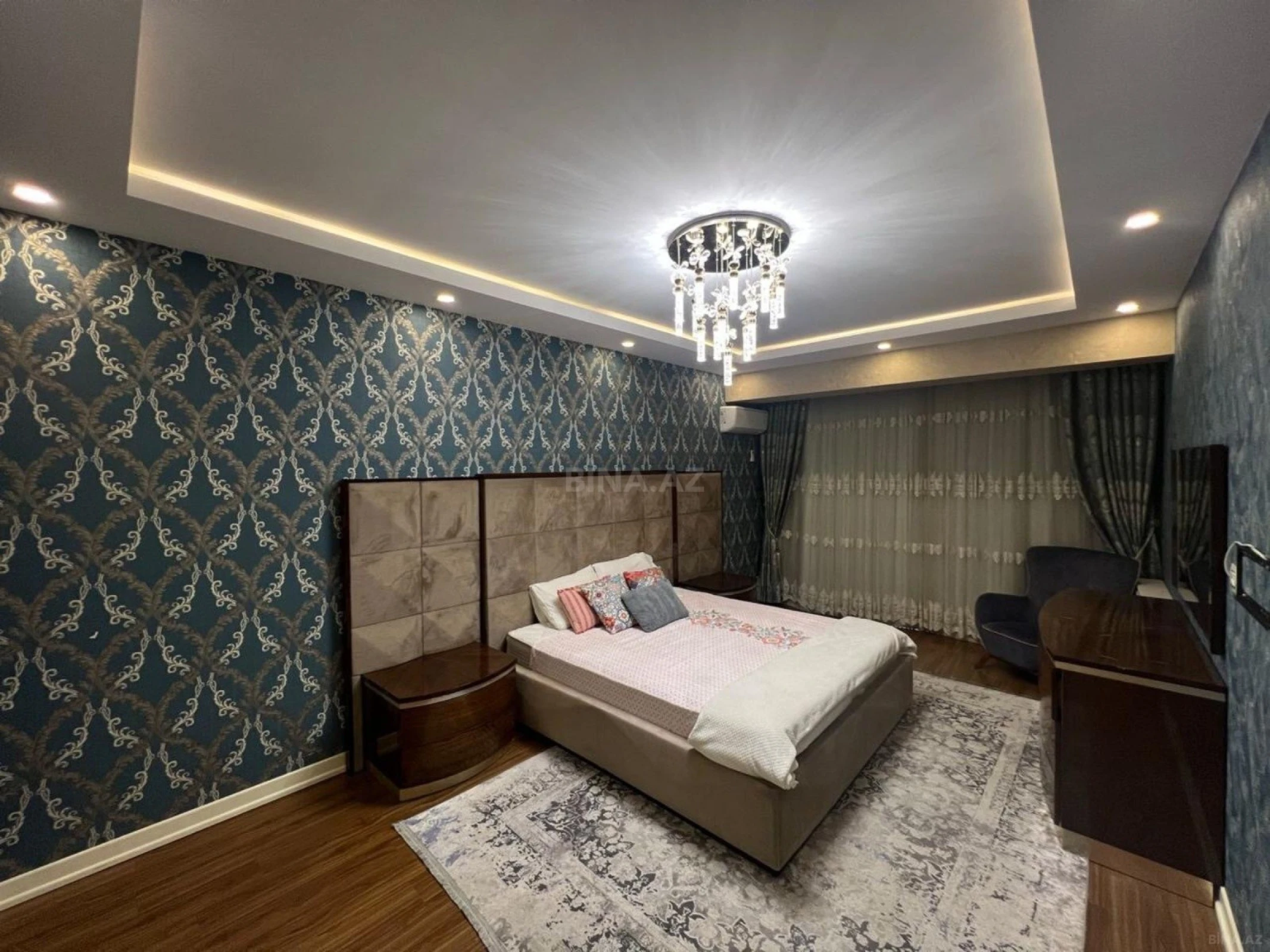 Kirayə verilir 4 otaqlı mənzil 181 m²