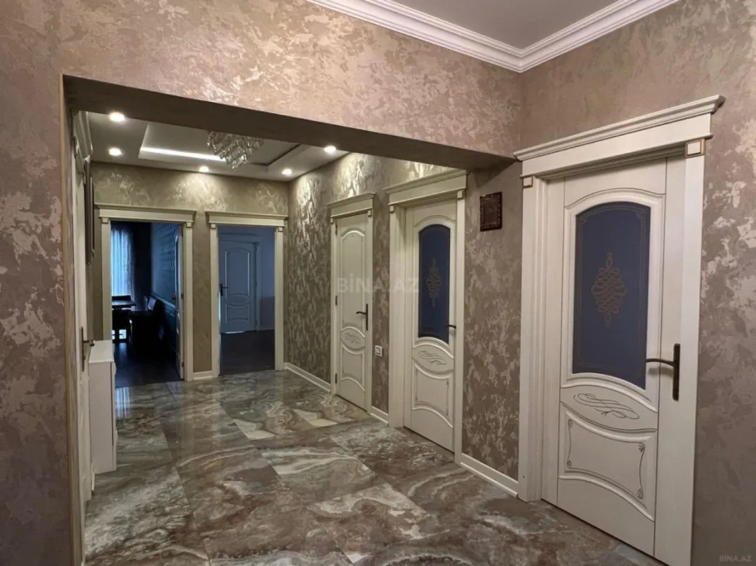 Kirayə verilir 4 otaqlı mənzil 181 m²