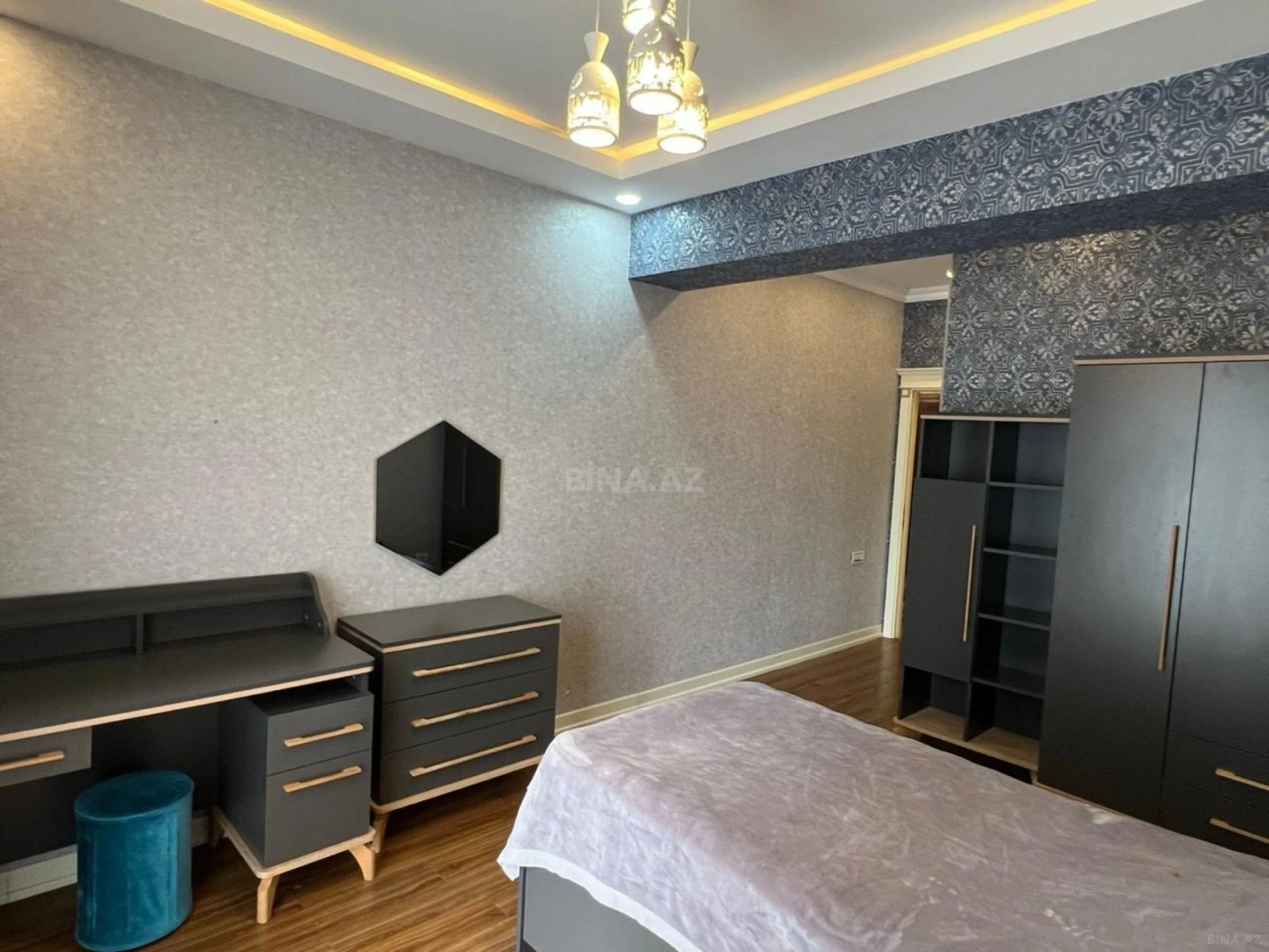 Kirayə verilir 4 otaqlı mənzil 181 m²