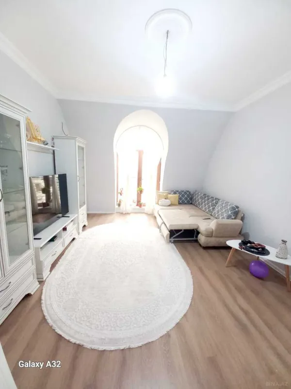 Satılır 3 otaqlı mənzil 130 m²
