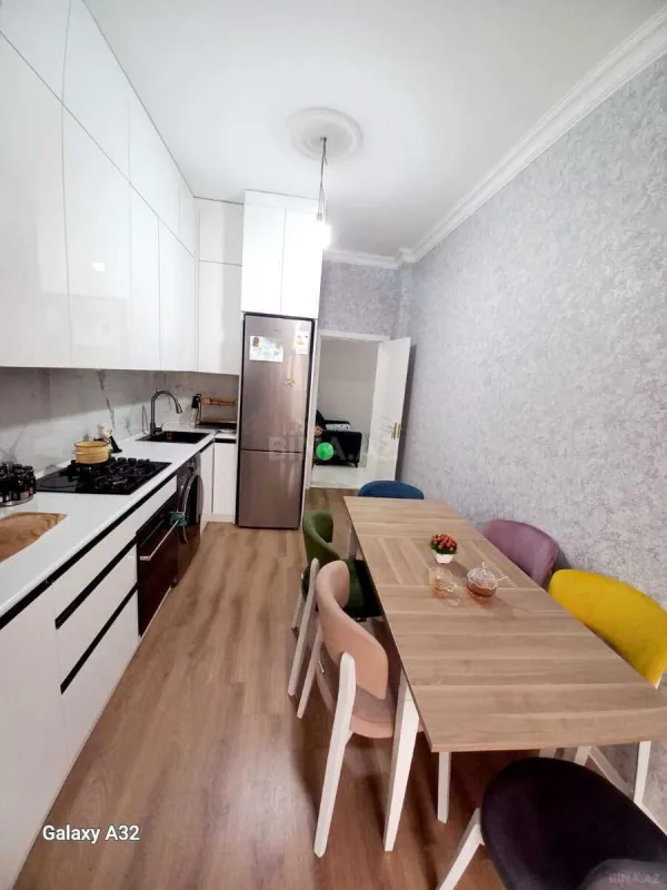 Satılır 3 otaqlı mənzil 130 m²